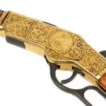 Winchester 1873 gravée gros plan boite de vulasse autre côté