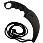 Karambit noir dans son fourreau