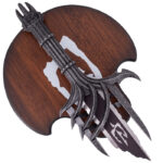 Epée Brisée de Sauron sur son support en bois avec marque de Sauron