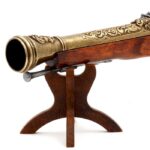 pistolet-percussion-pirate-bronze-vue-dynamique