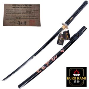 Kurokage practica la katana de Kuro Kami