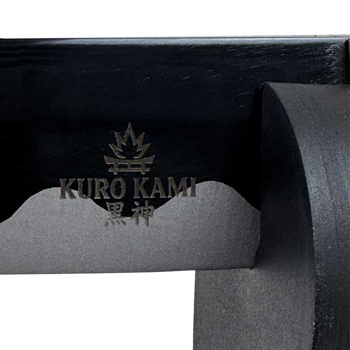 Kurokage katana práctica primer plano del logotipo de la marca en la hoja