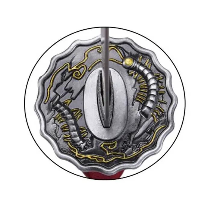 Bloodshade katana de Naoe, gros plan sur la garde en métal