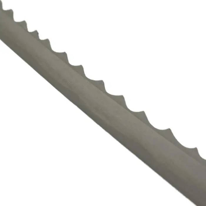 Bloodshade katana de Naoe, lame en acier dentelée