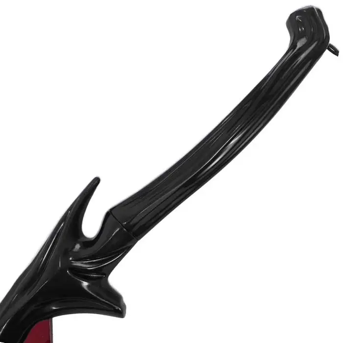 Épée Azakana de Yone, gros plan sur la poignée en métal noir