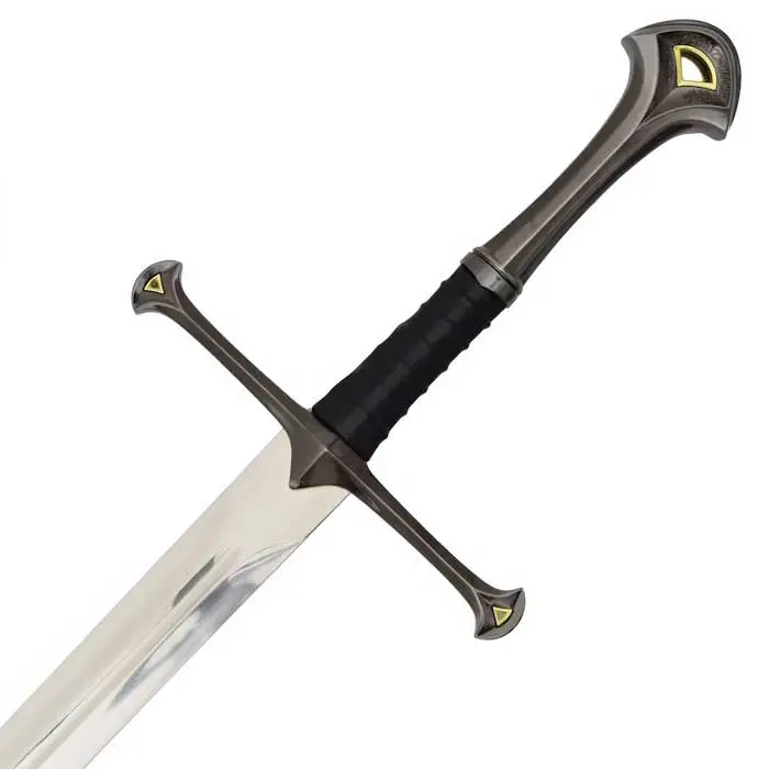 Épée Narsil Brisée, garde en gros plan