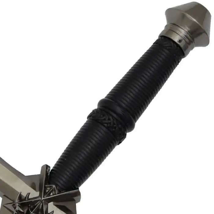 épée-de-Joshua-Rosfield-poignée-et-pommeau