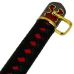 Katana Rivière de Sang pommeau et poignée gros plan