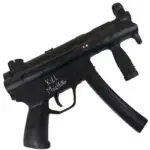 La pistola MP 5 de Deadpool vista desde el otro lado