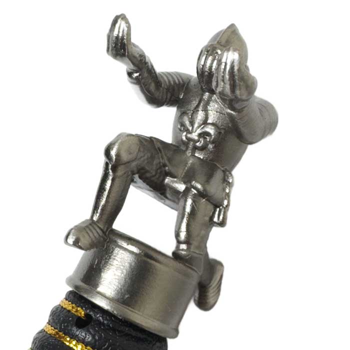 Pugnale-del-Sermone-di-Griffin-mela-cavaliere-statua