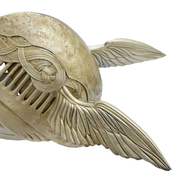 Casque ailé de Malenia gros plan sur les ailes