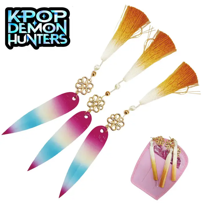 Cuchillos Shin-kal de Zoey - K-Pop Demon Hunter con su funda