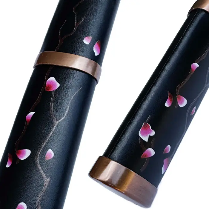 Katana Sakura in Moonlight gros plan sur les détails du fourreau