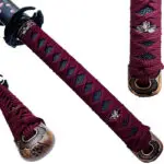Katana Sakura in Moonlight, zoom sur la poignée et sa tresse en coton rouge