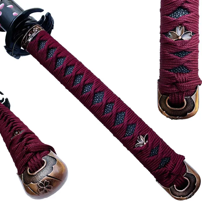 Katana Sakura in Moonlight, zoom sur la poignée et sa tresse en coton rouge