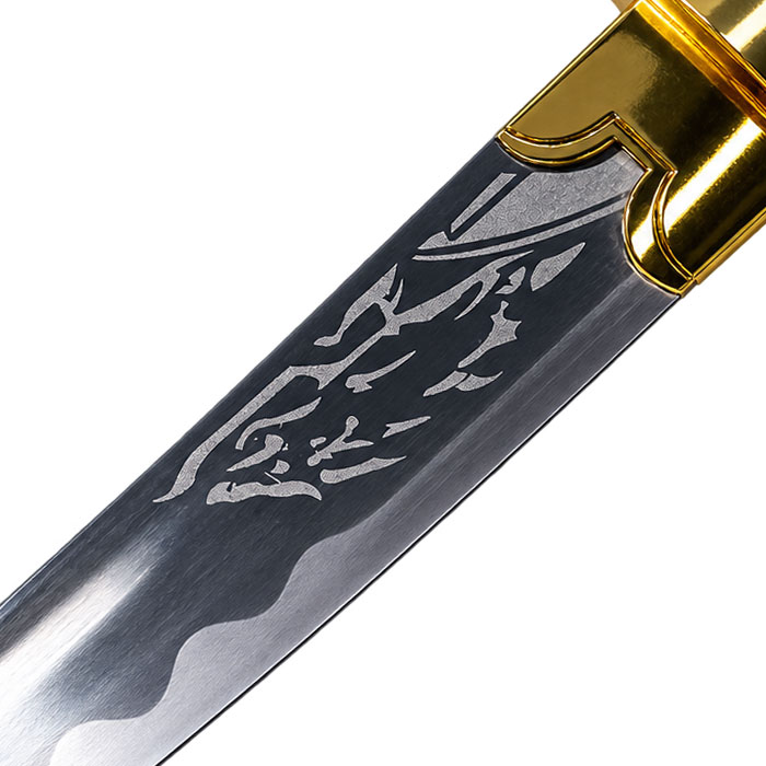 Katana Gilded Night: primer plano del grabado con forma de lobo