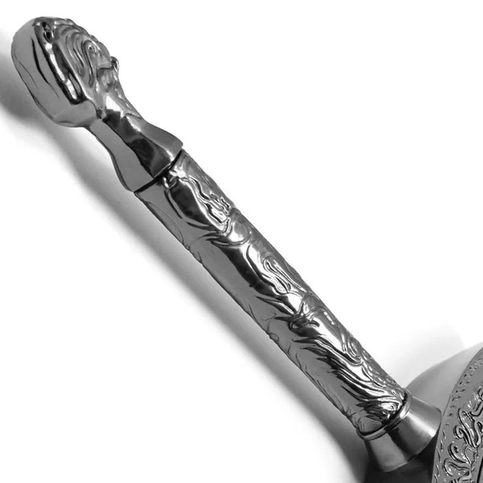 Empuñadura y pomo de la Espada Sagrada de Wolnir