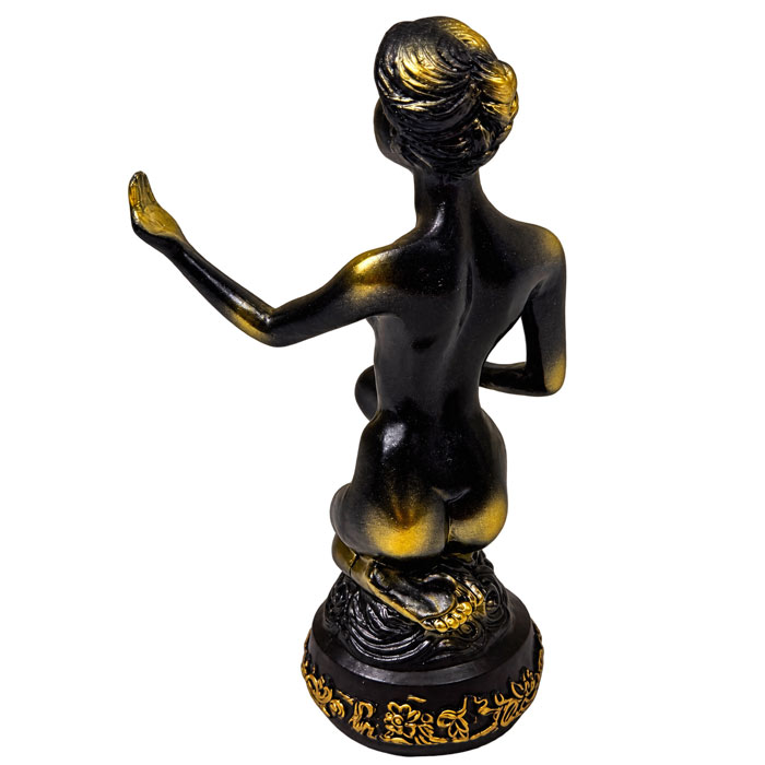 dos de la statuette femme nue seule